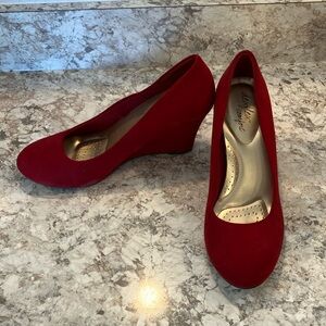 Red Suede Dexflex Comfort Wedges
